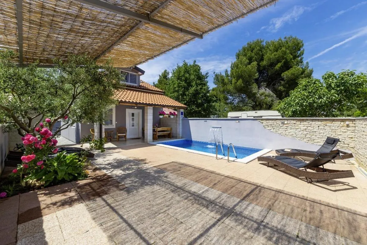 Holiday home Nina In Peroj - Haus Fuer 6 Personen Villa Fazana